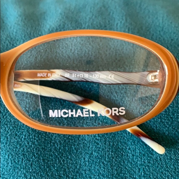 Michael kors reading glasses. Beautiful frame - Picture 3 of 9